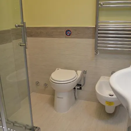 לינה וארוחת בוקר Casa Aurora 3*
